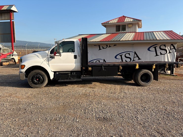 #4552-•-ford-f-650-flatbed-truck-image-2