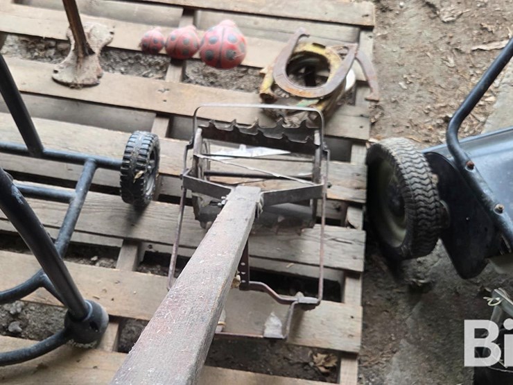 misc-lawn-&-garden-equipment-image-12