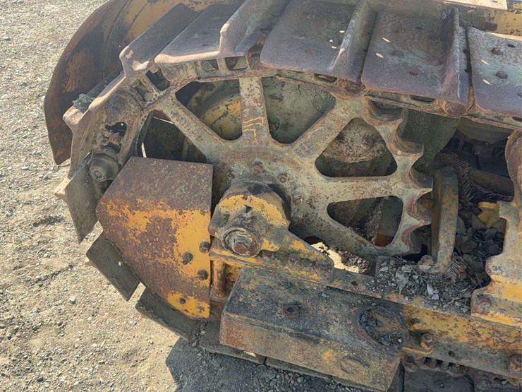 caterpillar-thirty-image-9