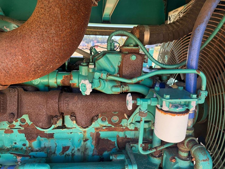 cummins-/-onan-250-kw-commercial-diesel-generator-(242-actual-hours)-image-9