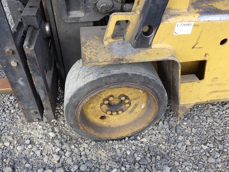 caterpillar-t70d-forklift-image-13