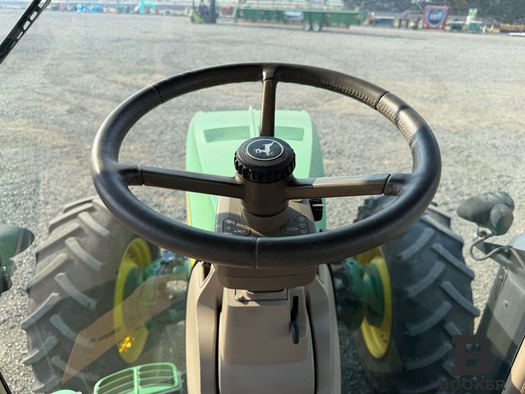 2011-john-deere-8335r-tractor-image-98