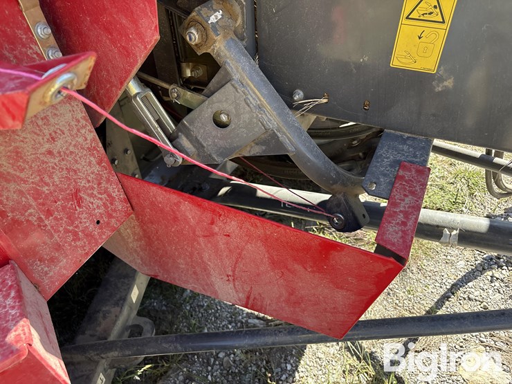 massey-ferguson-hesston-1840-small-square-baler-&-hoelscher-accumulator-image-17