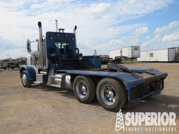 2015-peterbilt-389-t/a-glider-winch-tractor-w/day-cab-image-4