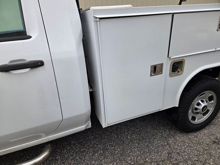 #5-•-2020-chevrolet-2500-service-truck-/-vin:-1gb0wle7xlf295314-/-74,095-miles-image-8