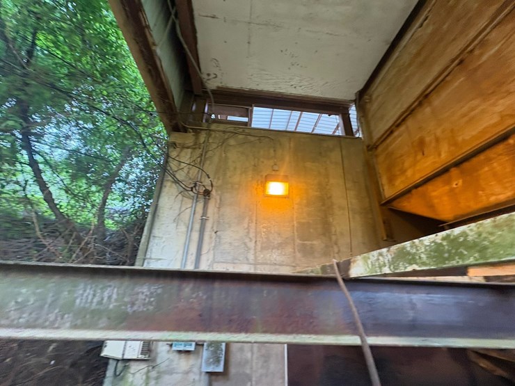 #42224-•-trash-compactor-image-19