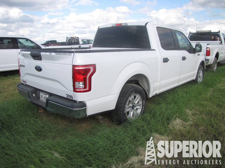 2017-ford-f-150-xlt-crew-cab-pickup-image-3