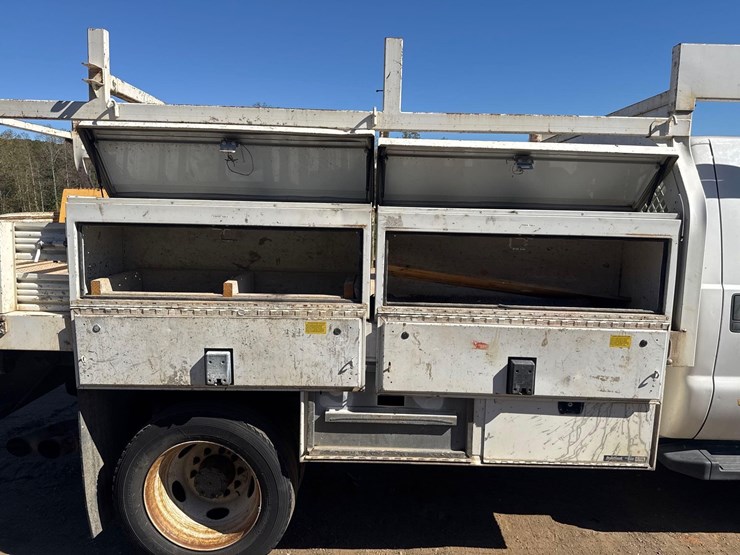 2016-ford-f550-image-16