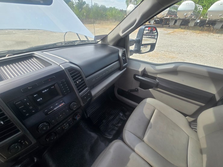 2021-ford-f350-image-35
