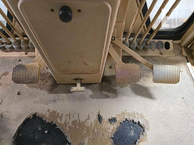 2003-caterpillar-12h-image-19
