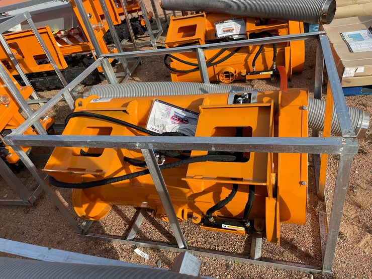 #4067-•-landhonor-skid-steer-double-discharge-concrete-mixer-attachment-image-5