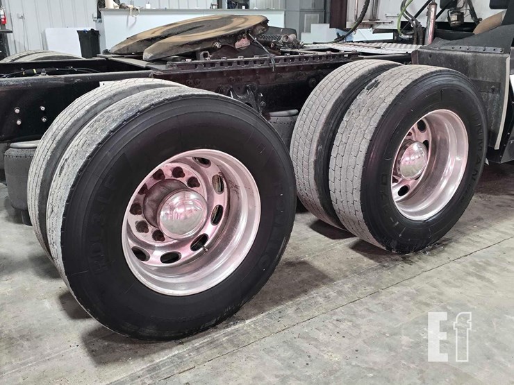 2020-kenworth-t680-image-25