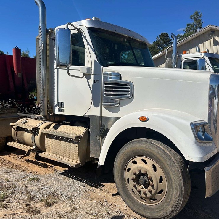 2021 Freightliner 1225D Truck Tractor 203,754 miles