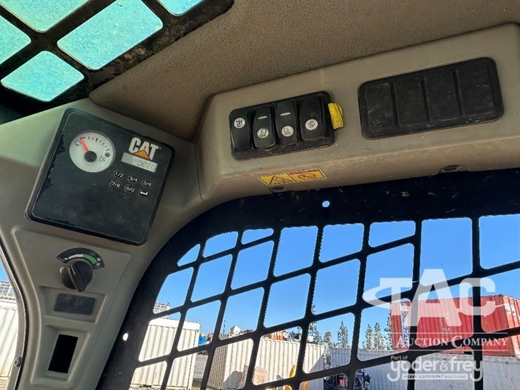 2017-caterpillar-259d-image-9
