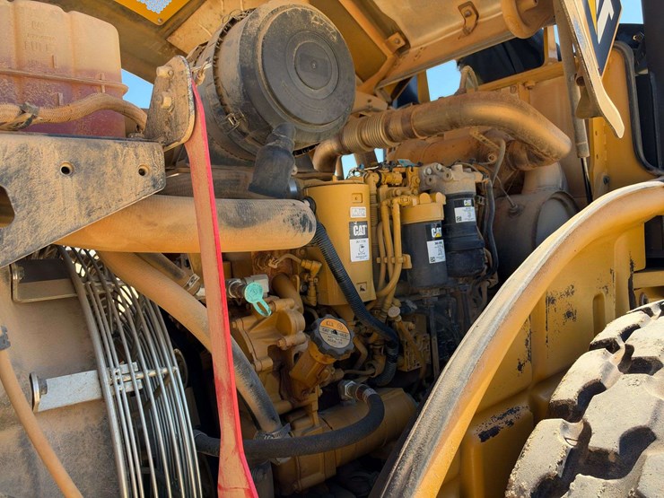 2016-caterpillar-cs54b-84”-vibratory-smooth-drum-compactor-(1,074-hours)-image-8