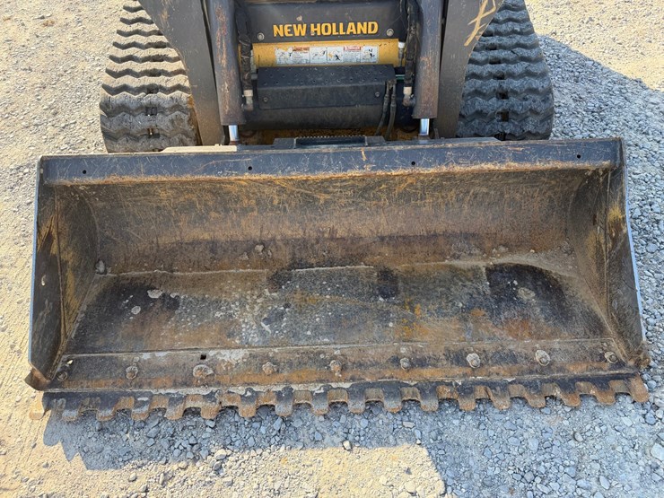 #4093-•-2023-new-holland-c334-tracked-skid-steer-image-9