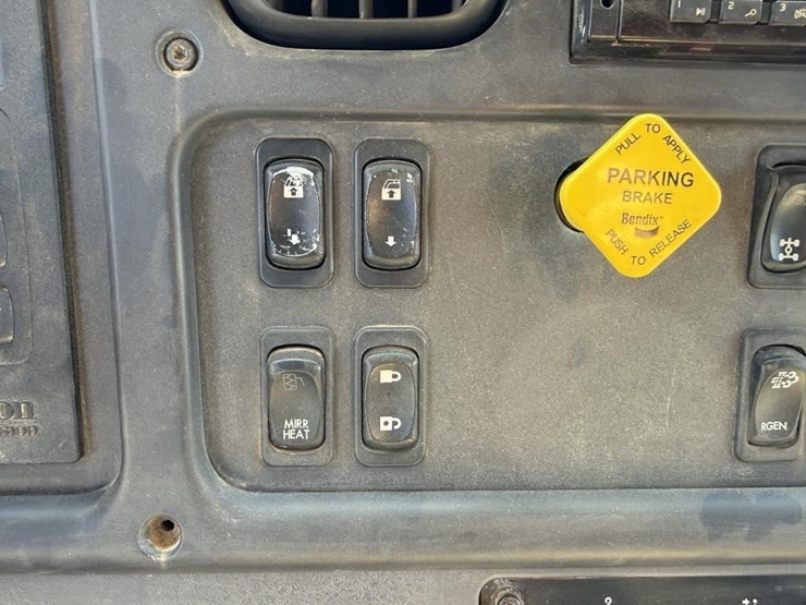 2018-freightliner-m2-t/a-dump-truck-image-61