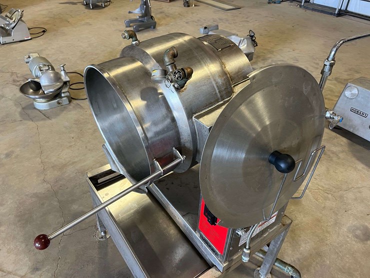 vulcan-k12ett-electric-tilting-steam-kettle-w/-stand-image-18