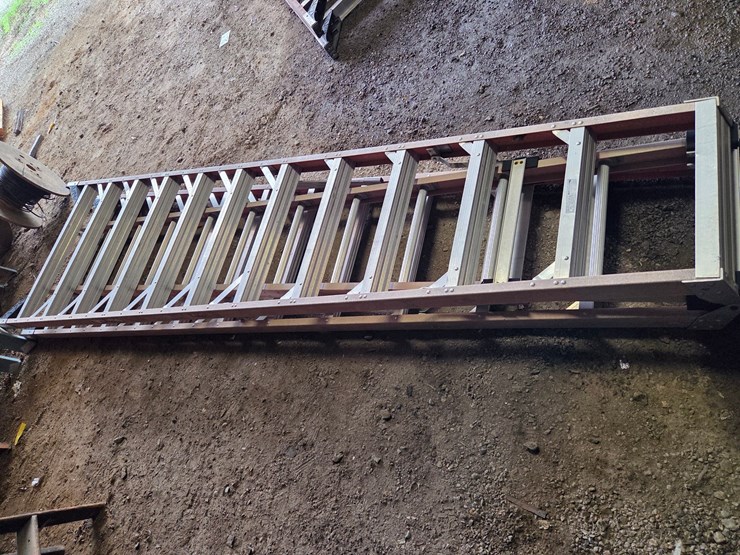 #16-•-12-ft-"a"-ladder-with-12-ft-extension-image-4