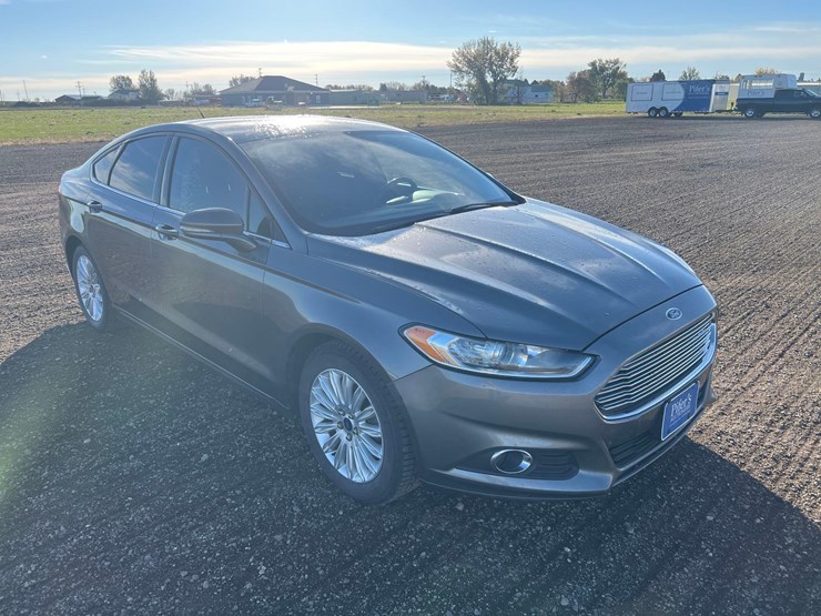 2013-ford-fusion-se-sedan-image-3