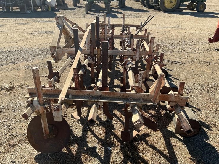 custom-3-pt-3-row-60"-cultivator-image-3