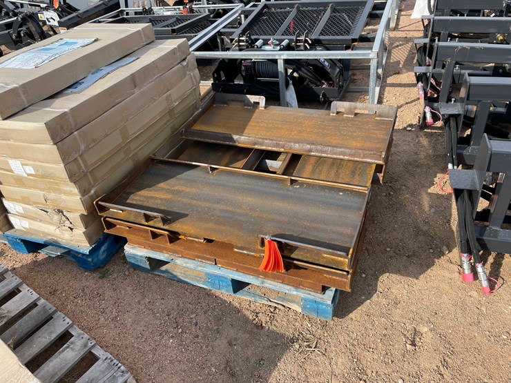 #4135-•-landhonor-skid-steer-universal-adapter-plate-image-1