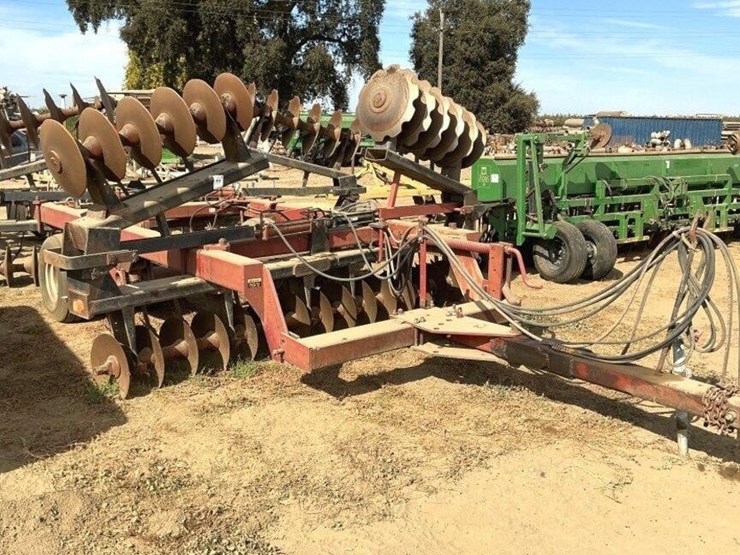 case-ih-770-23'-fold-up-wheel-disc-image-1