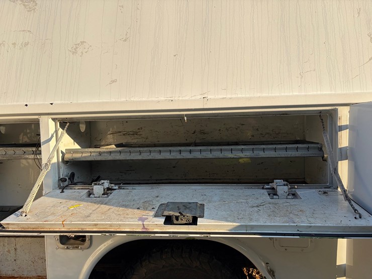 #4554-•-2015-chevrolet-express-work-van-image-32