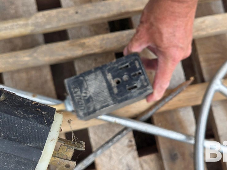 john-deere-wrench-&-misc-image-17