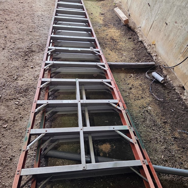 #20 • 16 ft "A" ladder
