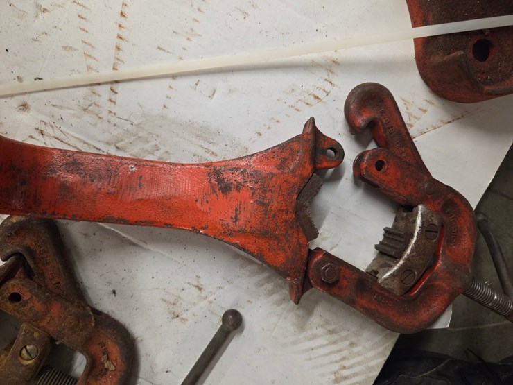 #81-•-rigid-pipe-clamp-image-1