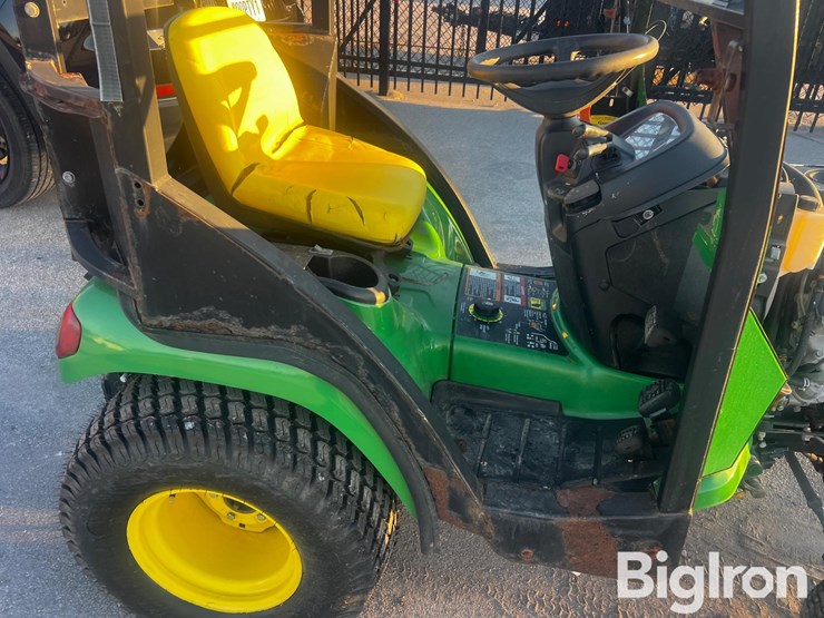 john-deere-x700-lawn-tractor-image-19