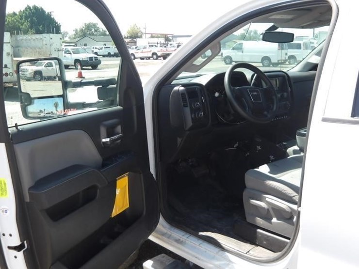 2015-gmc-2500-image-21