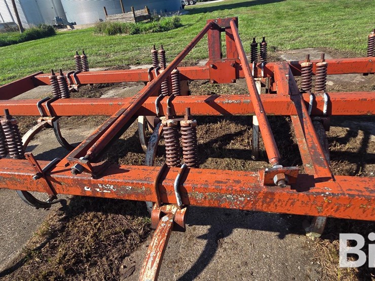 international-55-chisel-plow-image-11