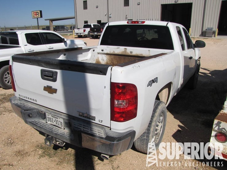 2012-chevrolet-2500hd-4-wd-extended-cab-pickup-image-4