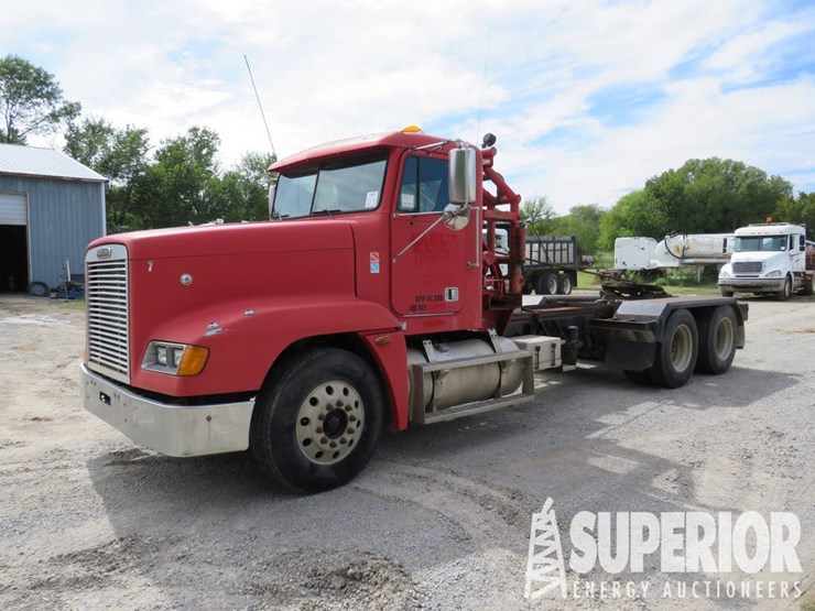 2000-freightliner-fld-long-conventional-t/a-winch-tractor-image-2