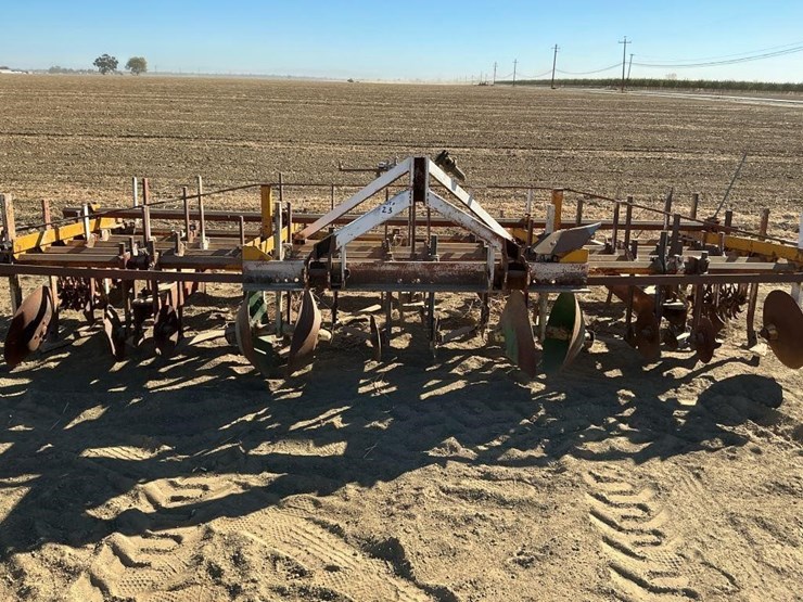 johnson-3-pt-3-row-60"-cultivator-image-2