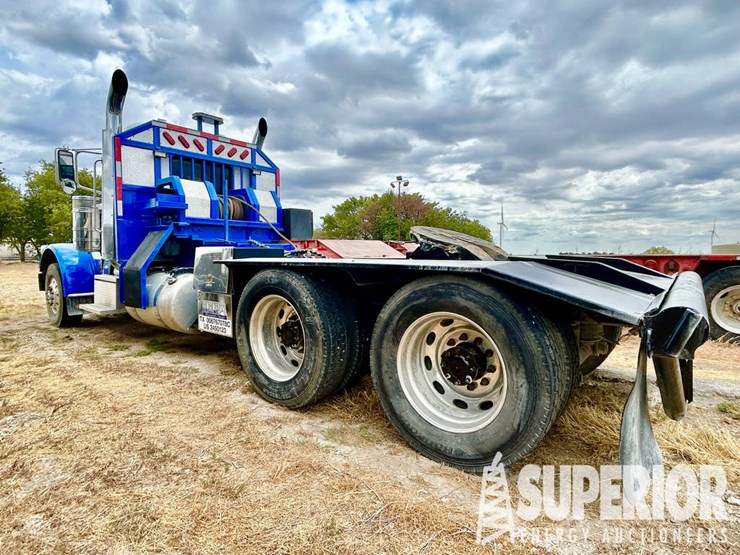 2019-peterbilt-389-t/a-winch-truck-w/-day-cab-image-4