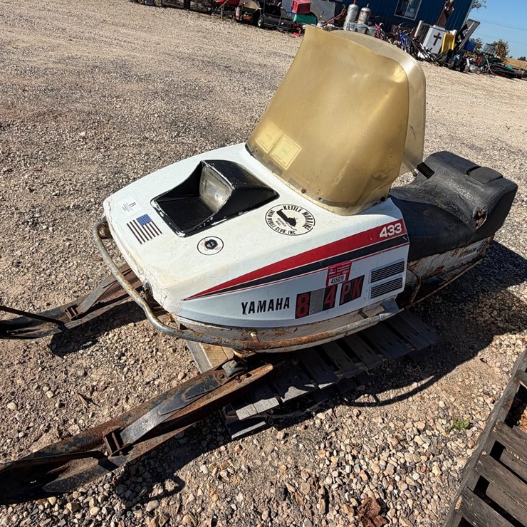 #8393 • Yamaha 433 Snowmobile