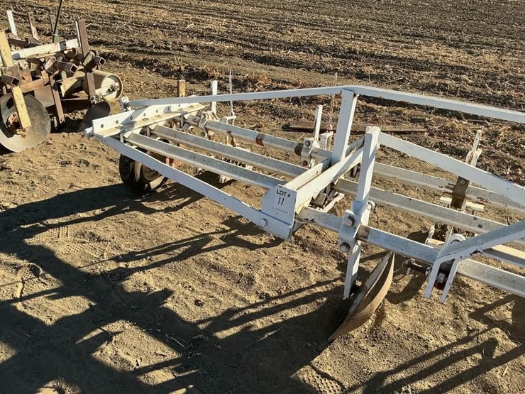 custom-3-pt-3-row-60"-bed-scratcher-image-4