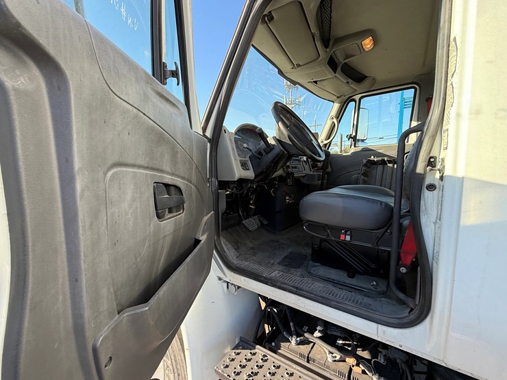 2009-international-durastar-4400-image-15
