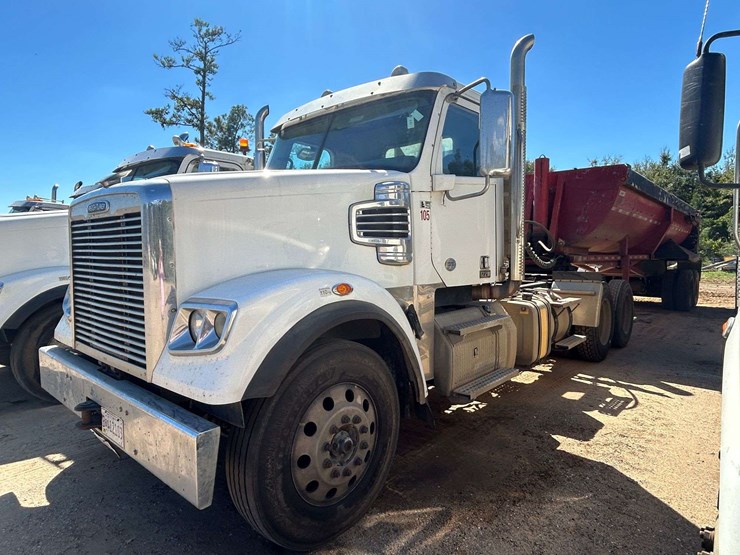 2020-freightliner-122sd-day-cab-truck-tractor-(215,754-miles)-image-1