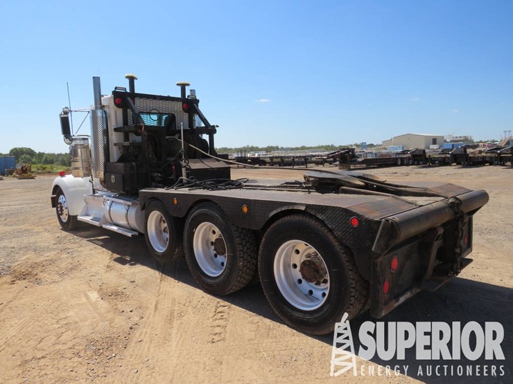 2008-kenworth-w900-t/a-winch-tractor-w/pusher-axle-&-day-cab-image-3