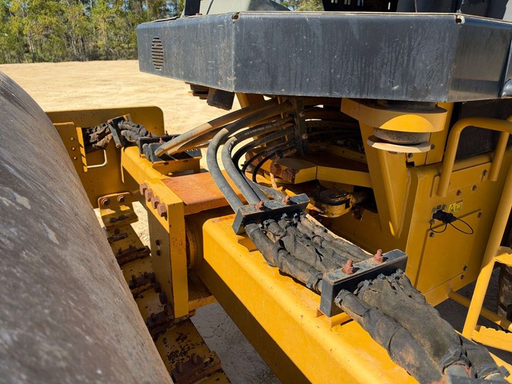 2016-caterpillar-cs54b-84”-vibratory-smooth-drum-compactor-(1,074-hours)-image-12