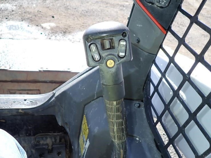 2024-bobcat-t66-skid-steer-track-loader-image-18