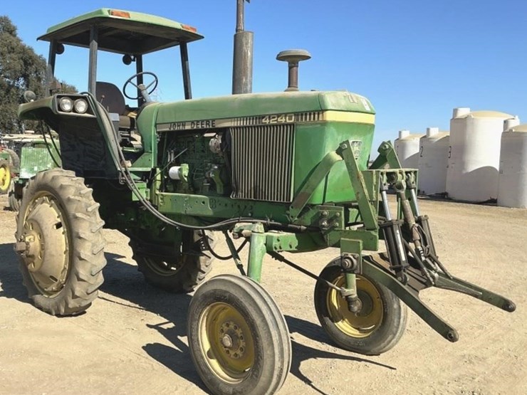 john-deere-4240-hi-crop-tractor,-powershift-image-1