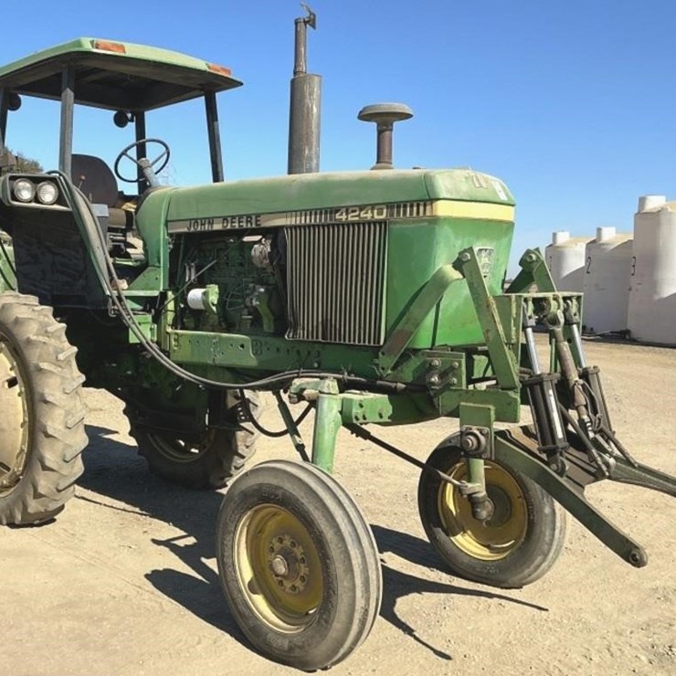 JOHN DEERE 4240 Hi-Crop Tractor, Powershift