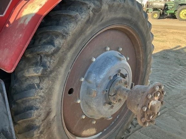 case-ih-7220-tractor-image-16