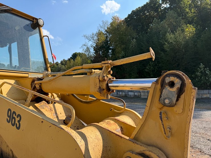 #4088-•-caterpillar-963-crawler-loader-image-26