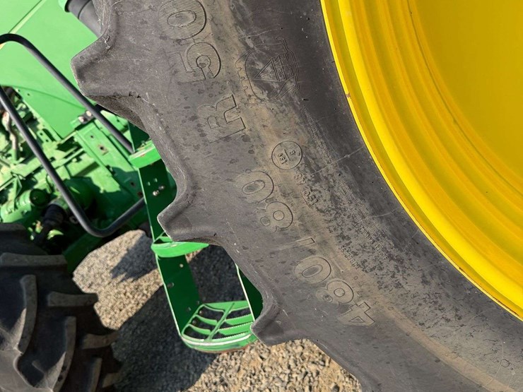 2011-john-deere-8335r-tractor-image-36